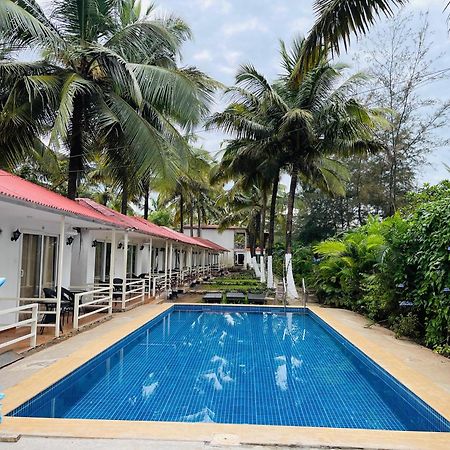 Arabian Sea Beach Resort Morjim Ngoại thất bức ảnh