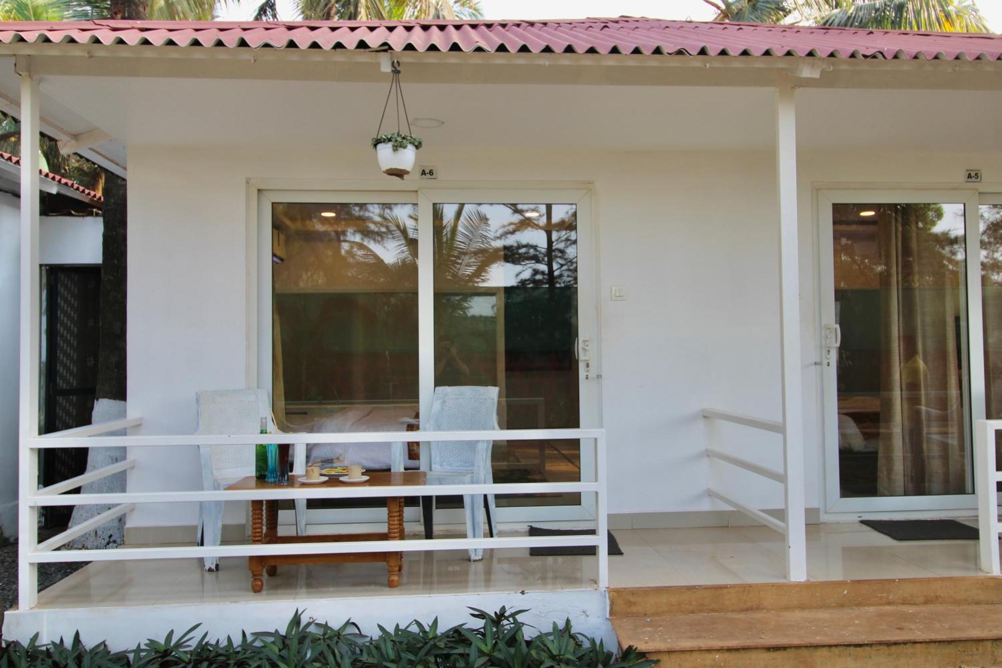 Arabian Sea Beach Resort Morjim Ngoại thất bức ảnh