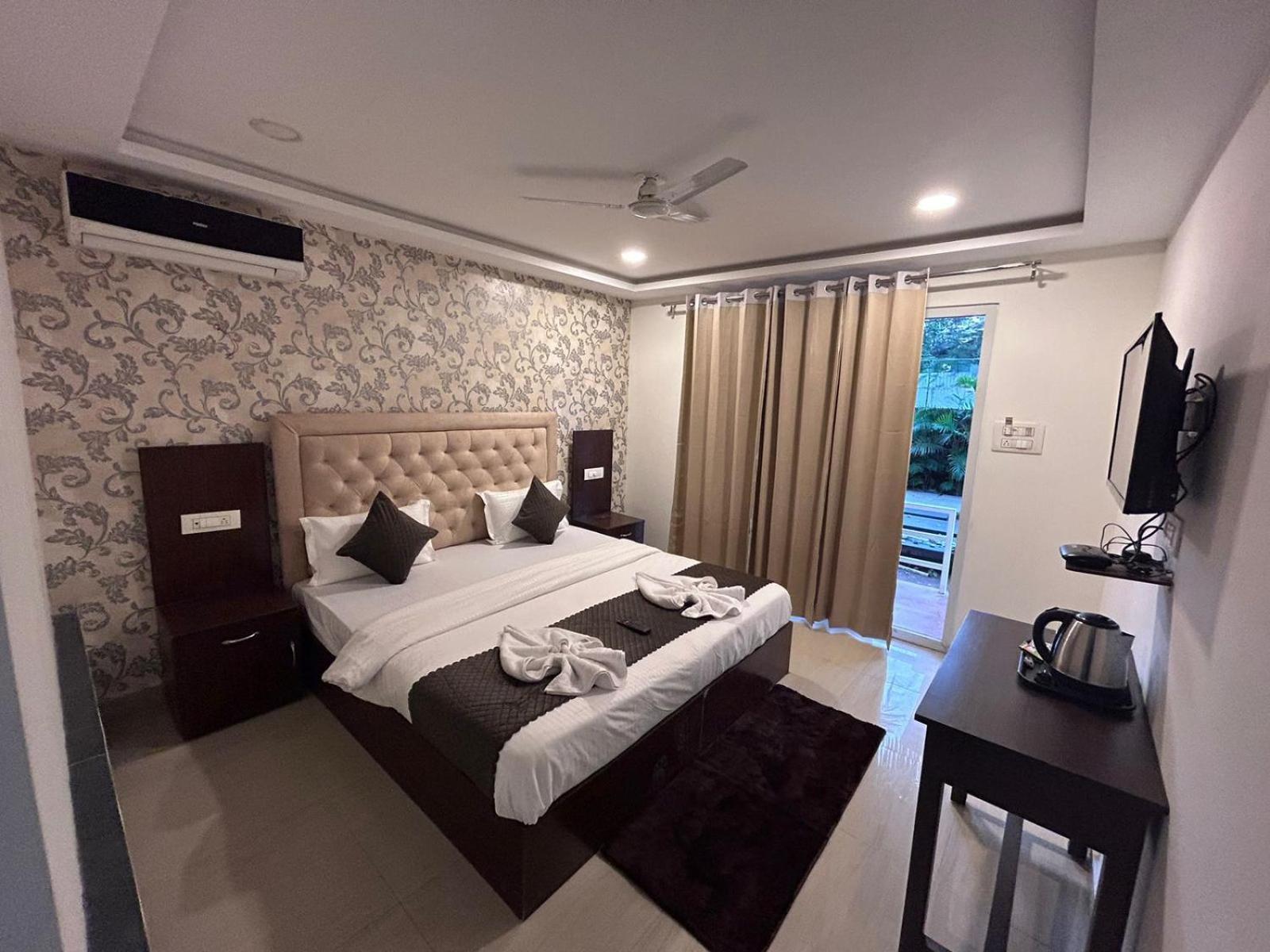 Arabian Sea Beach Resort Morjim Ngoại thất bức ảnh