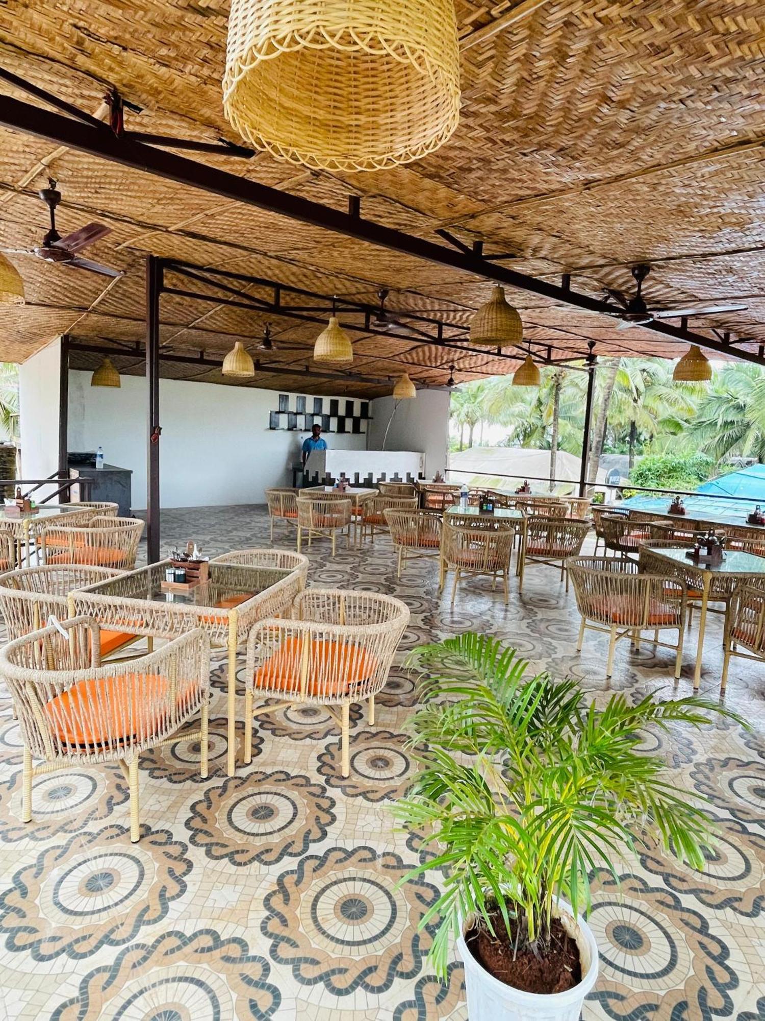 Arabian Sea Beach Resort Morjim Ngoại thất bức ảnh