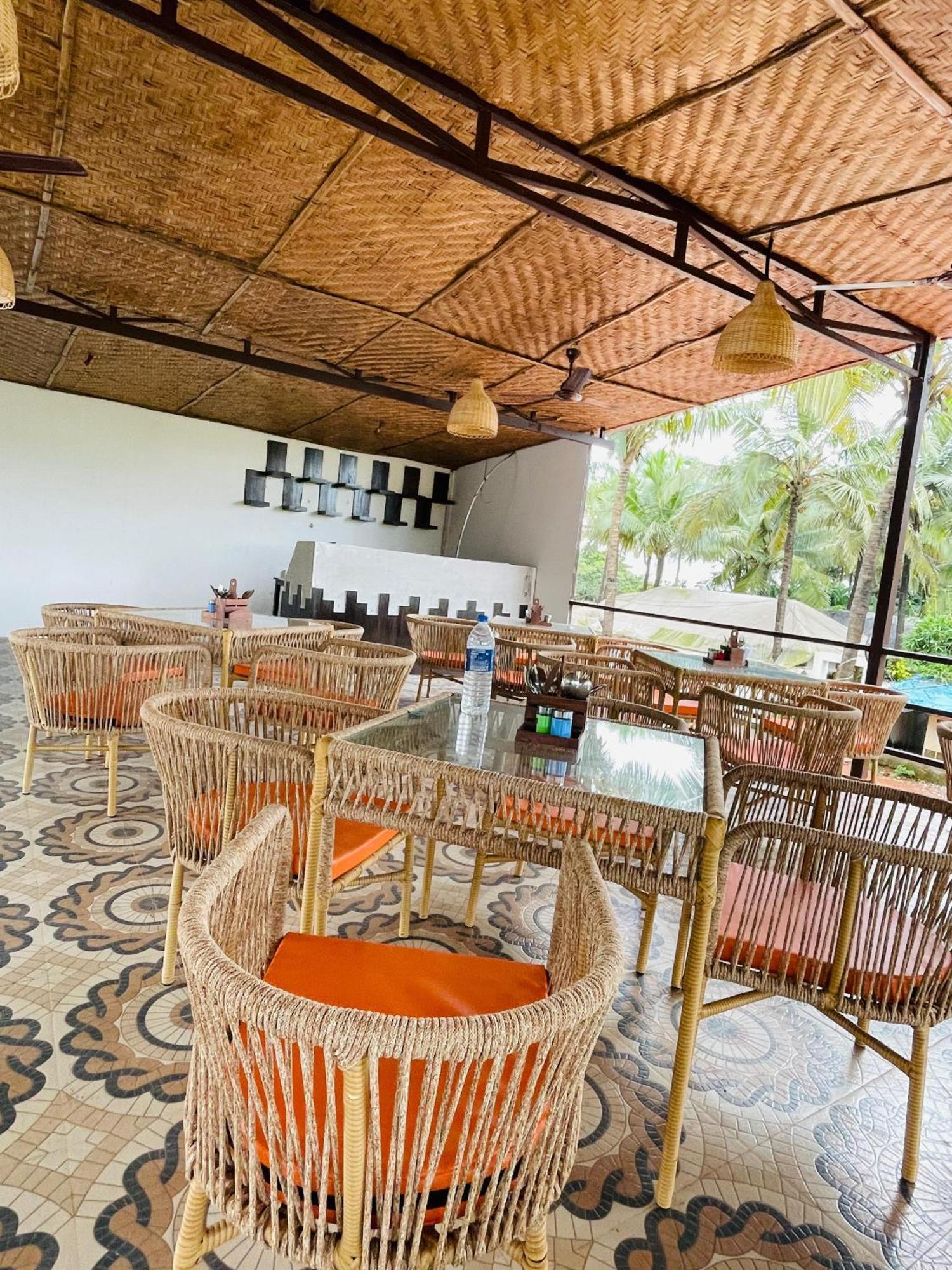 Arabian Sea Beach Resort Morjim Ngoại thất bức ảnh