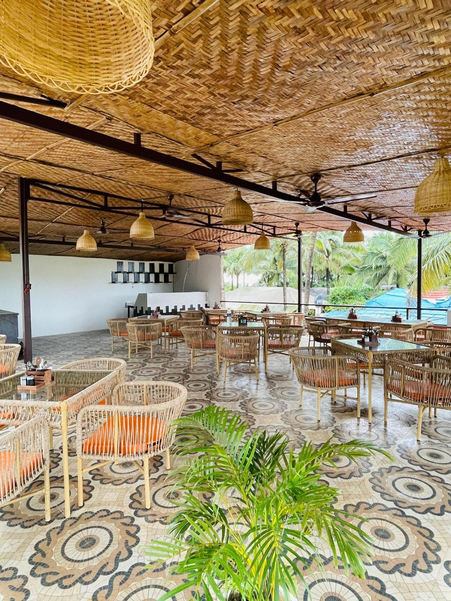 Arabian Sea Beach Resort Morjim Ngoại thất bức ảnh