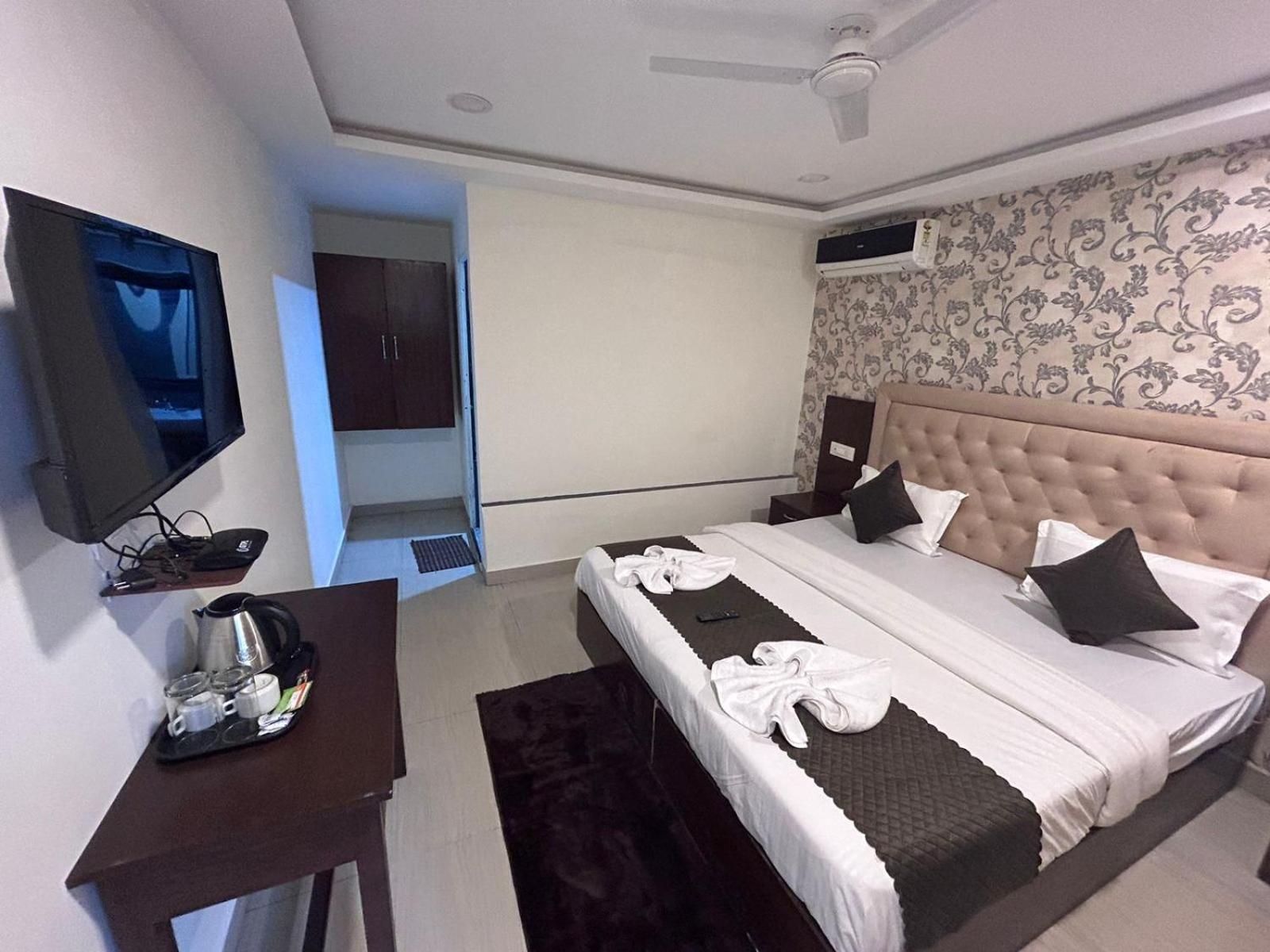 Arabian Sea Beach Resort Morjim Ngoại thất bức ảnh