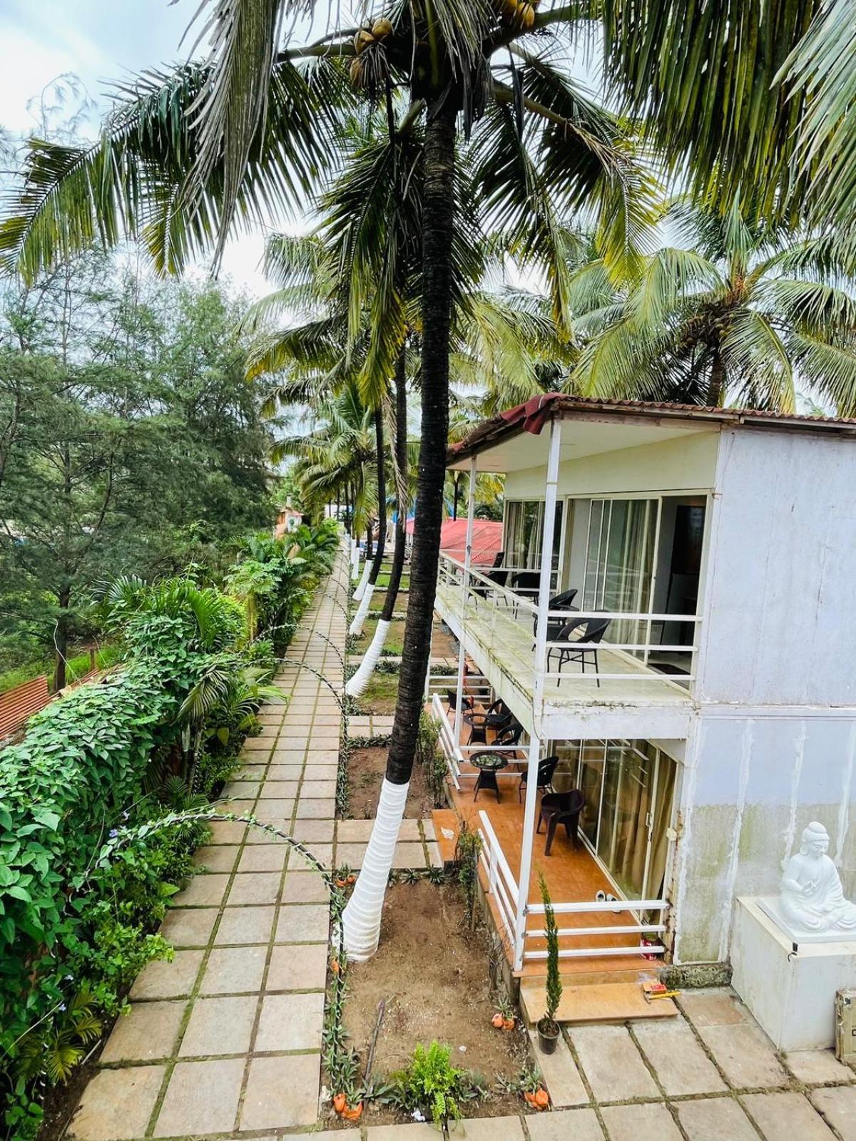 Arabian Sea Beach Resort Morjim Ngoại thất bức ảnh