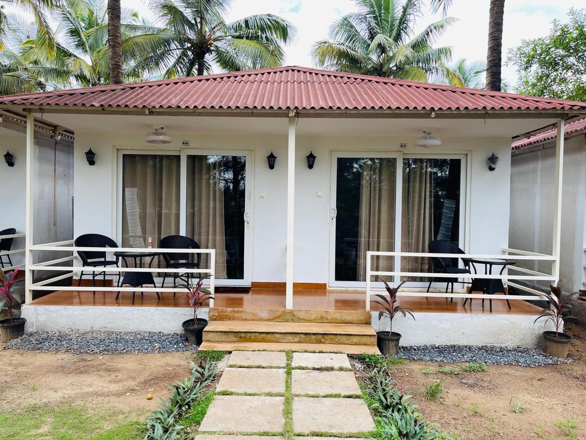Arabian Sea Beach Resort Morjim Ngoại thất bức ảnh