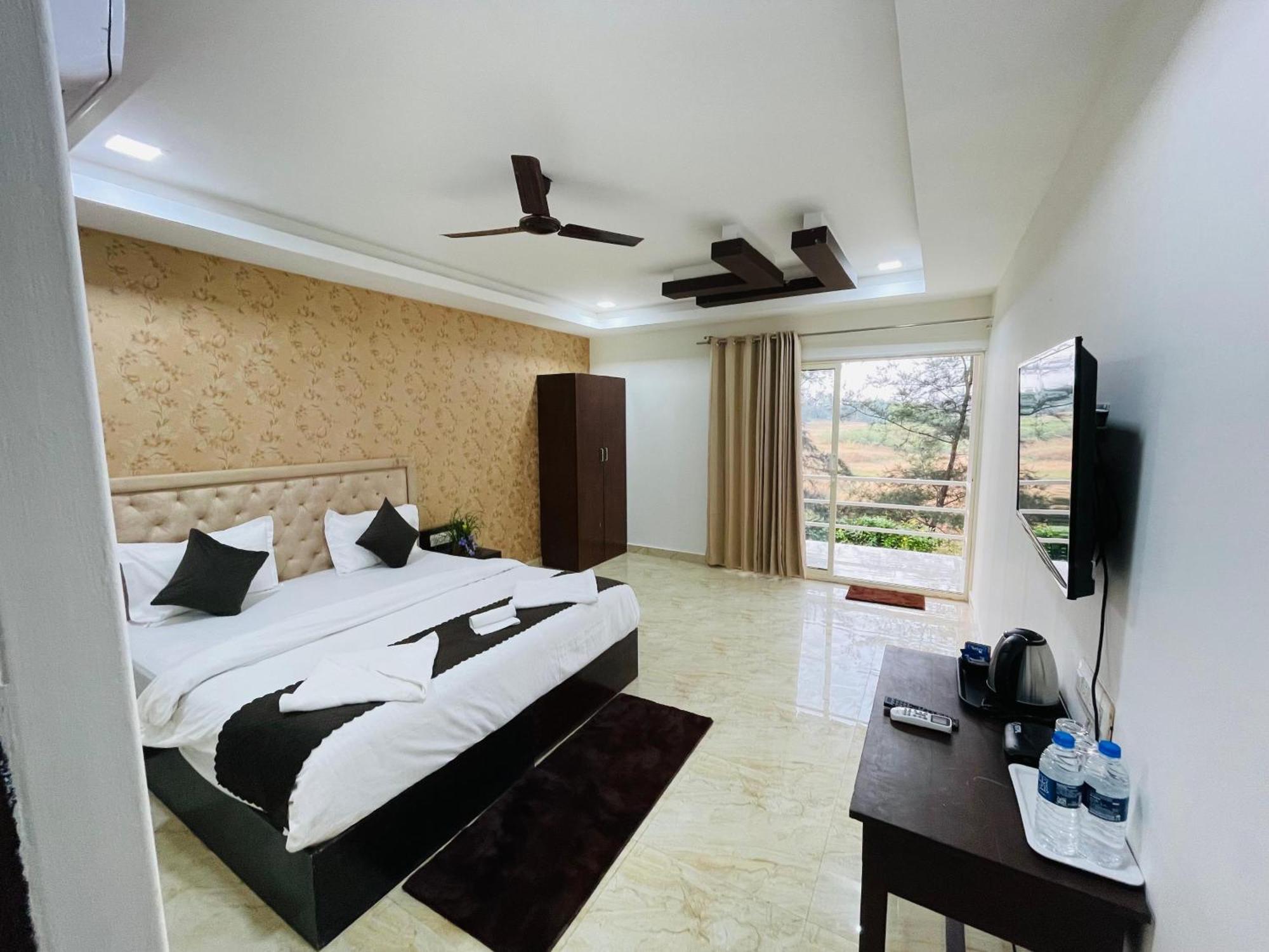 Arabian Sea Beach Resort Morjim Ngoại thất bức ảnh